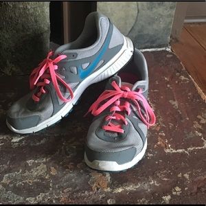 Nike Women’s Tennis Shoes Size 11